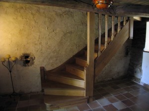 Escalier en chêne rustique, dans une longère des monts d'arrée