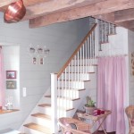 Escalier à l'anglaise, barreaux bois simples.