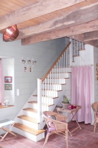 Escalier à l'anglaise, barreaux bois simples.