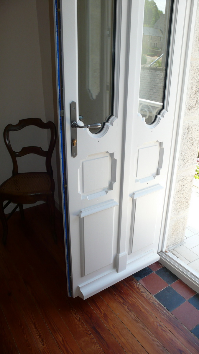 detail-mouluration-porte-entree Reproduction à l'identique de porte d'entrée